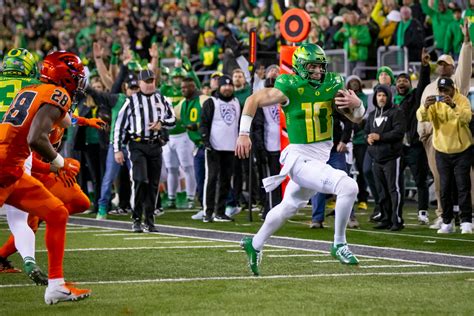 Oregon football downs Oregon State in rivalry game: .